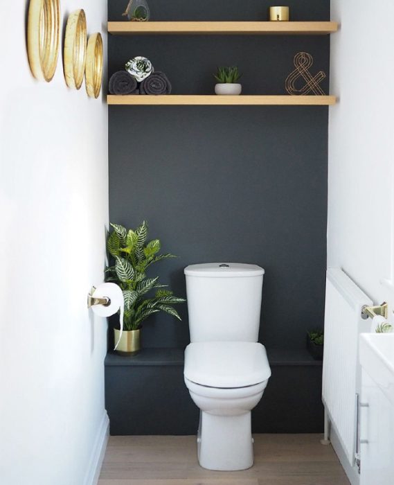 deco toilettes wc mur noir étagère bois