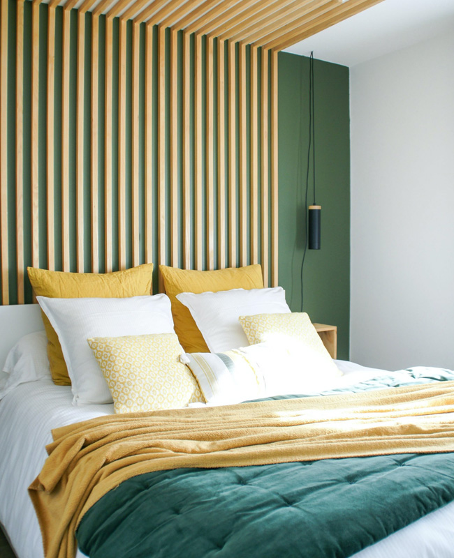 deco chambre vert kaki tete de lit en bois