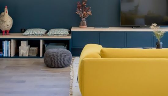 deco salon bleu canard jaune moutarde