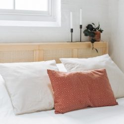 Ikea Hack : La tête de lit en cannage avec les portes Ivar