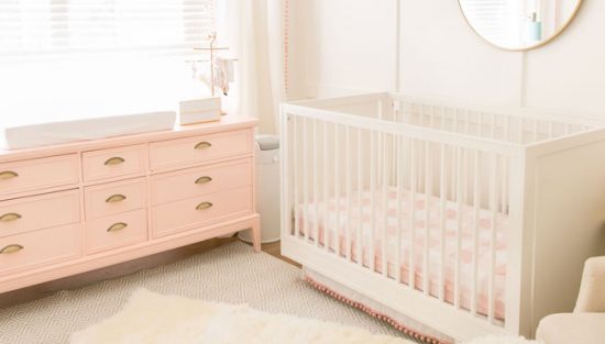 deco chambre bebe rose dore