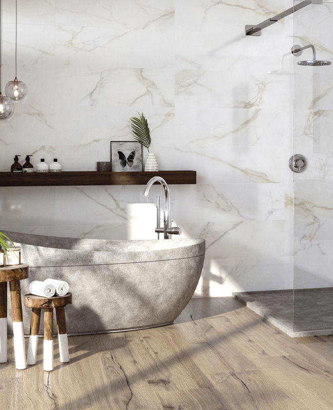 deco salle de bain marbre blanc bois