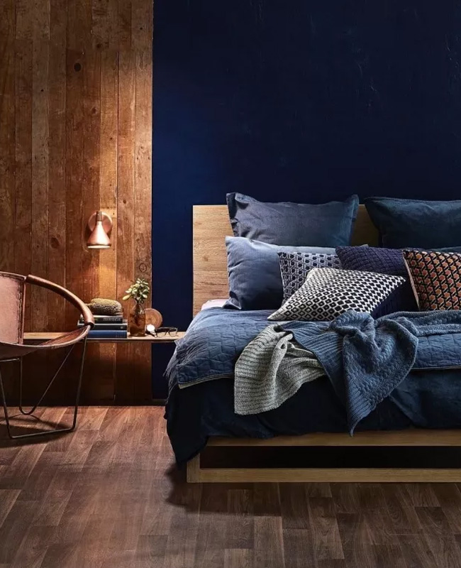 deco chambre moderne bois bleu nuit