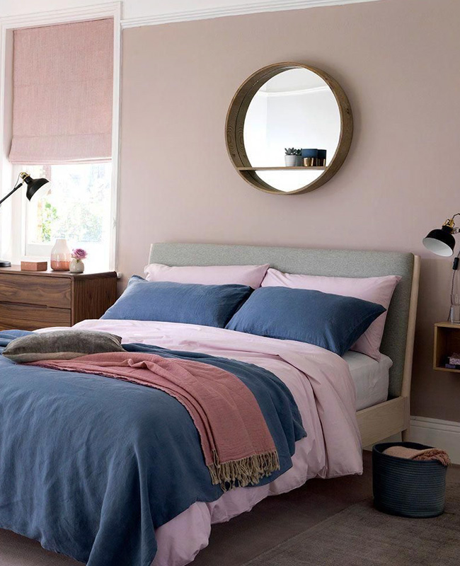 deco chambre mur rose linge de lit bleu