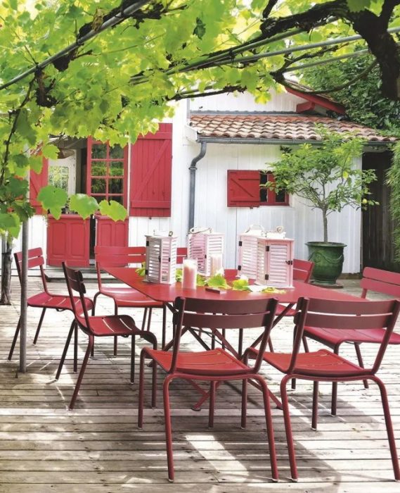 meuble jardin rouge deco terrasse