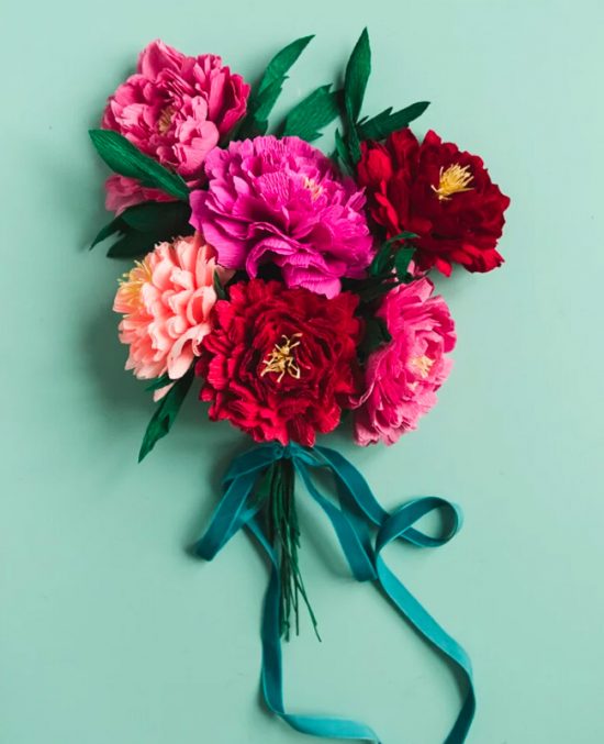 DIY : le tuto facile pour faire un bouquet de fleurs en papier avec les enfants | So Busy Girls