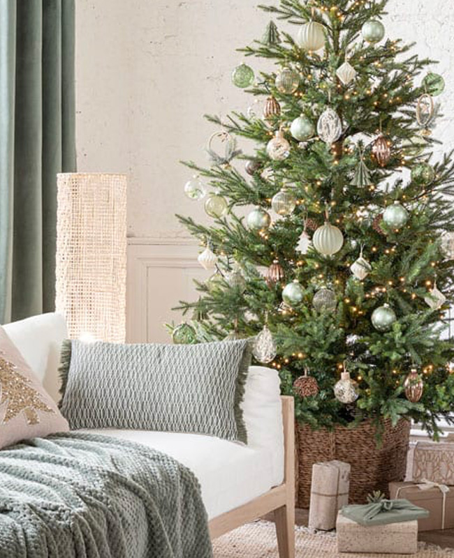Une déco en blanc et vert pour le sapin de Noël | My Blog Deco