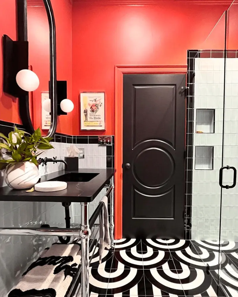 deco salle de bain noir rouge chic