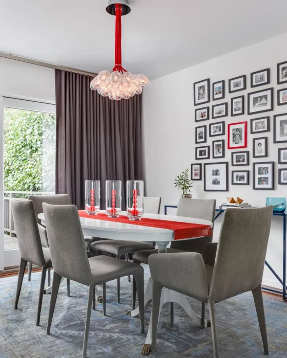 deco salle a manger gris rouge