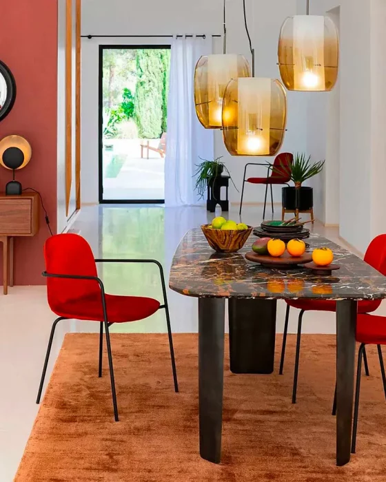 deco salle a manger moderne chic rouge