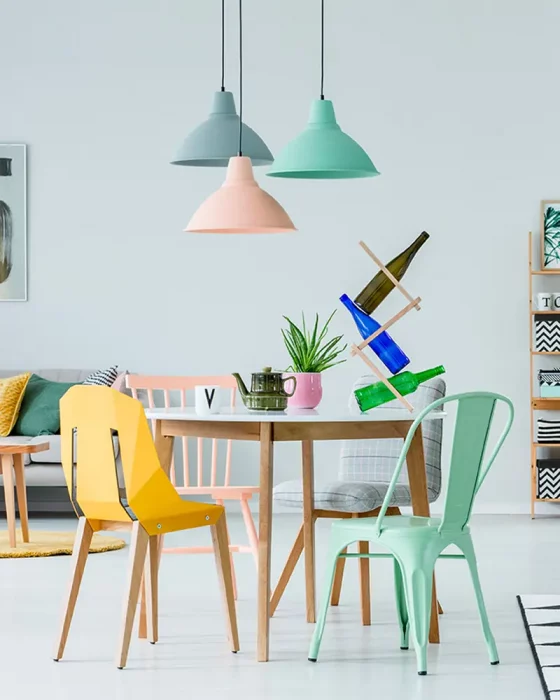 deco salle a manger scandinave rose bleu jaune vert