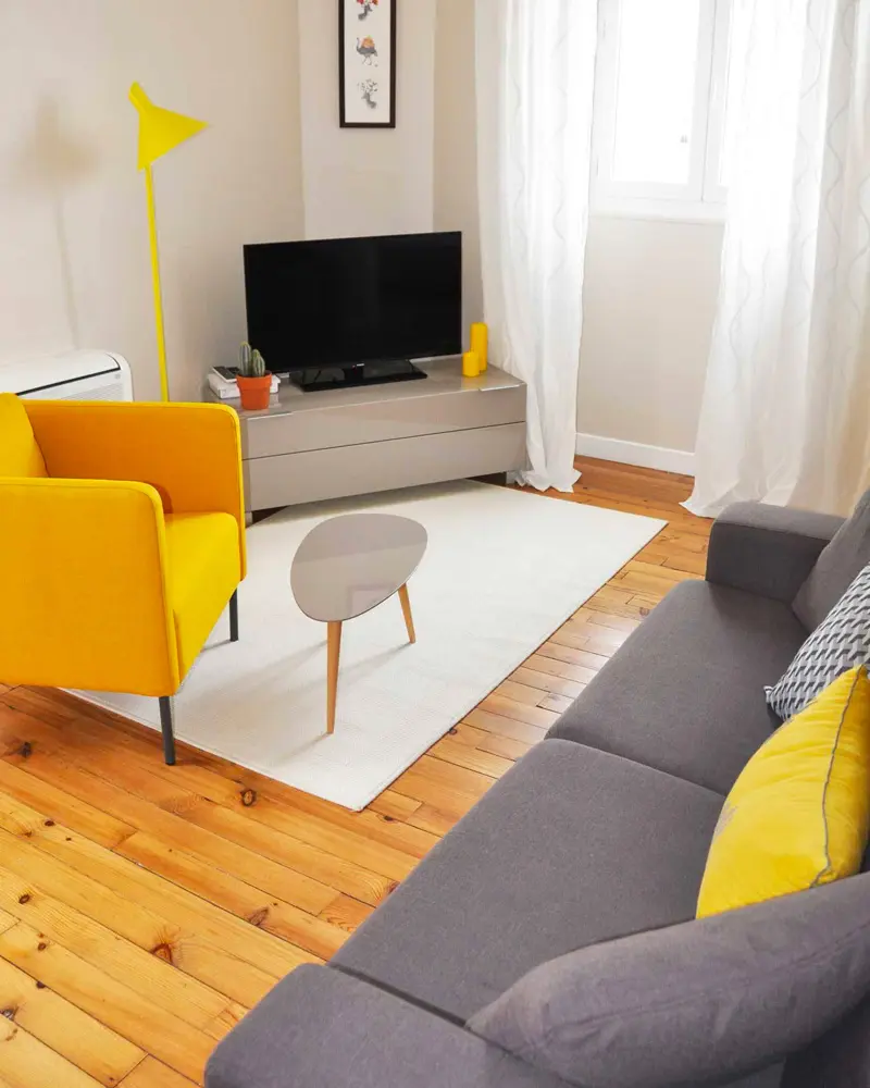 deco salon gris blanc jaune
