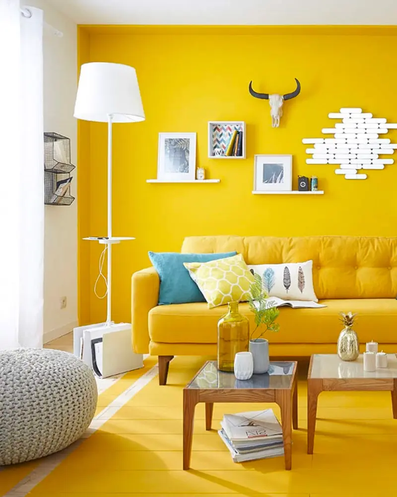 deco salon mur jaune notes blanc