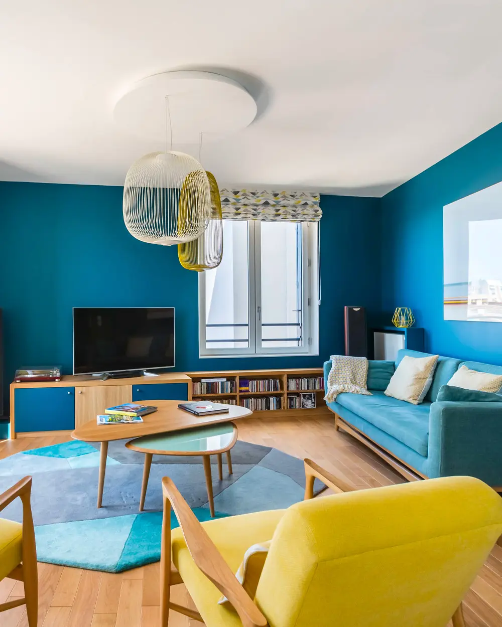 deco salon vintage bleu blanc jaune