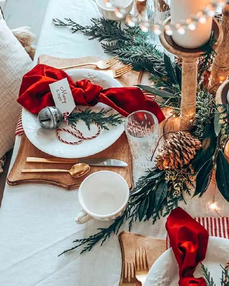 deco table noel rouge bois chaleureuse