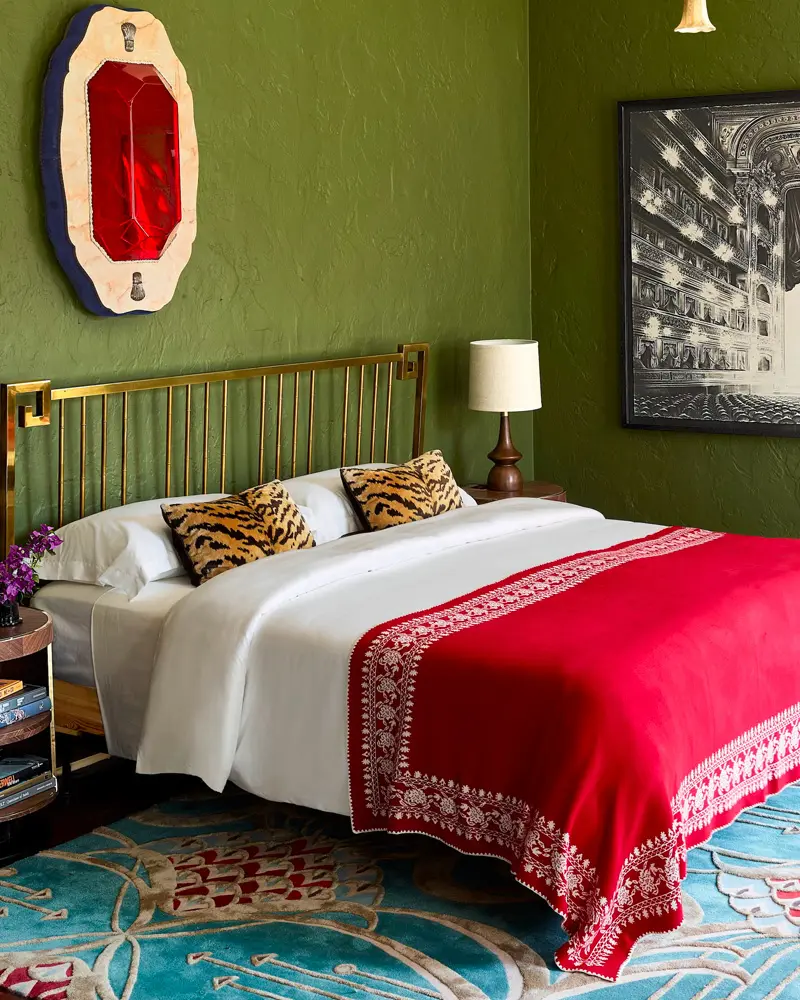 deco chambre éclectique vert rouge