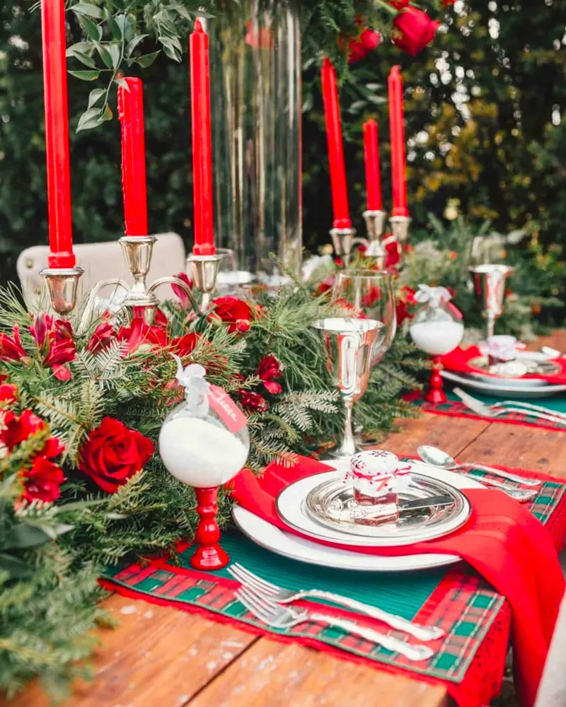 deco table noel rouge bois traditionnelle