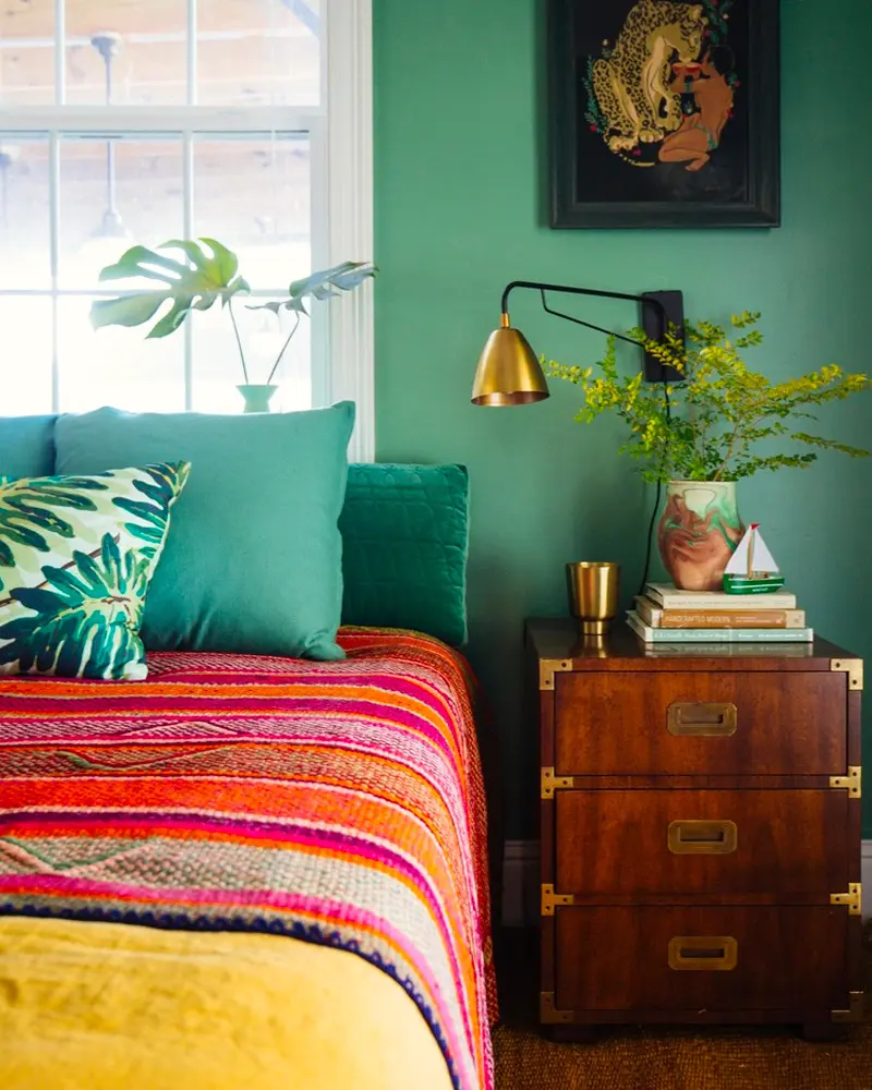 deco chambre tropicale vert rouge