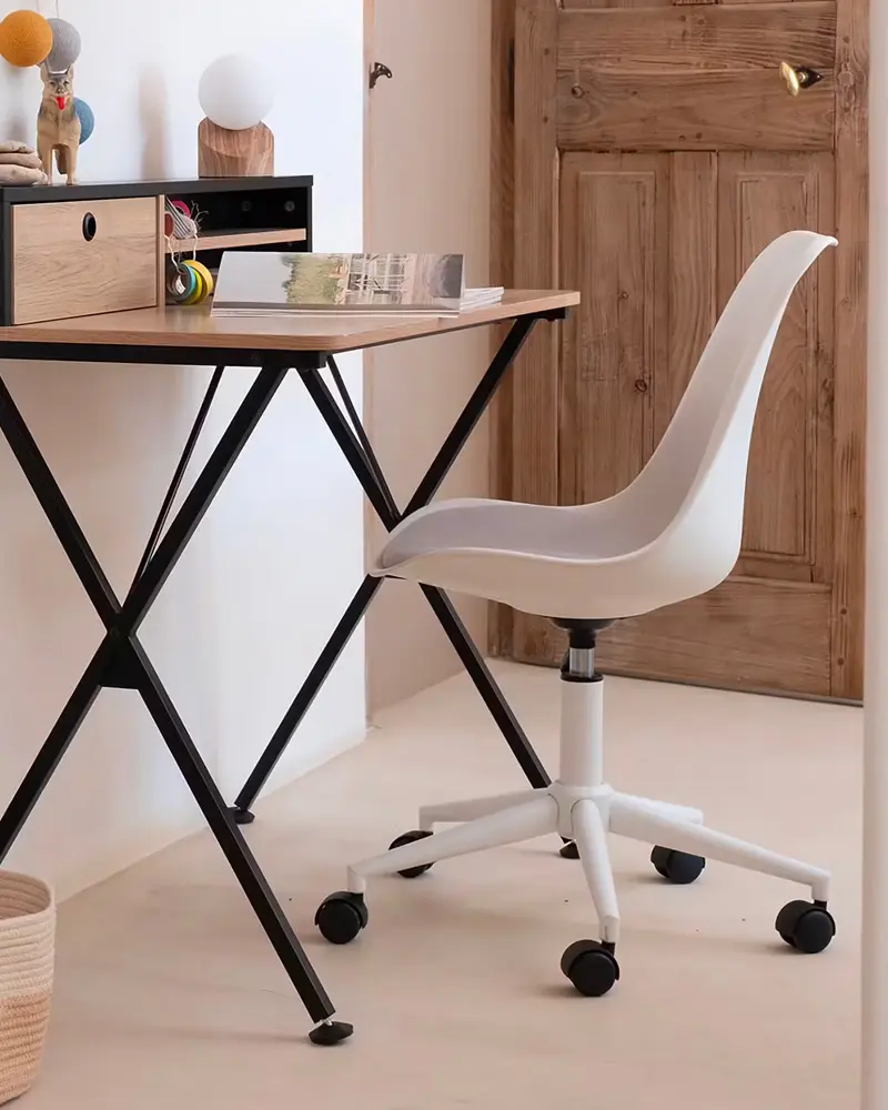 chaise a roulettes blanche