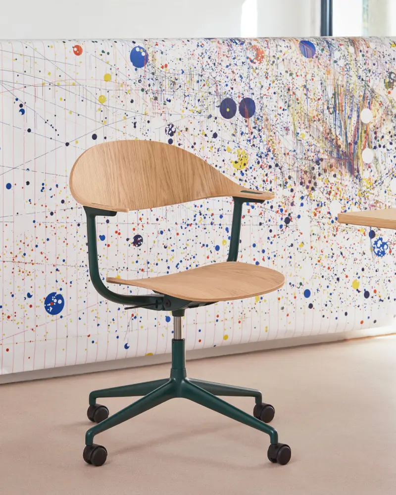 chaise a roulettes scandinave bois