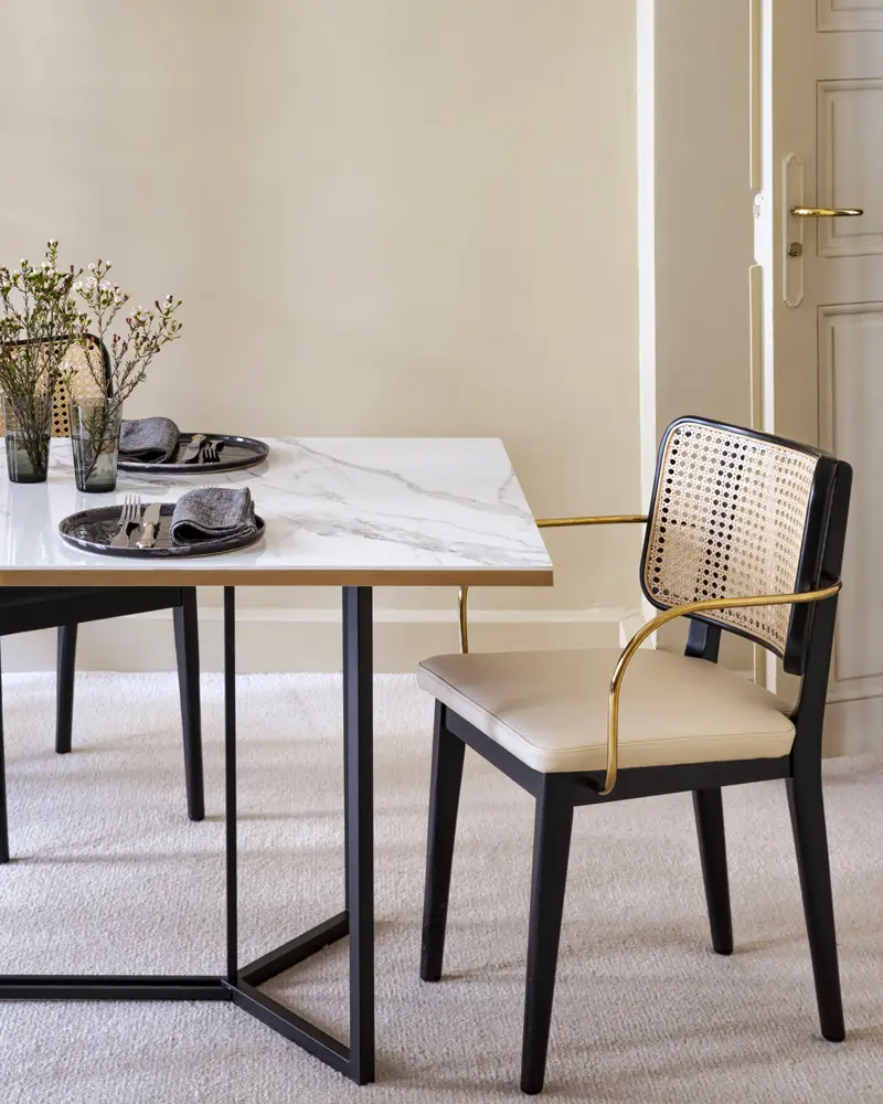 table a manger marbre blanc laiton noir