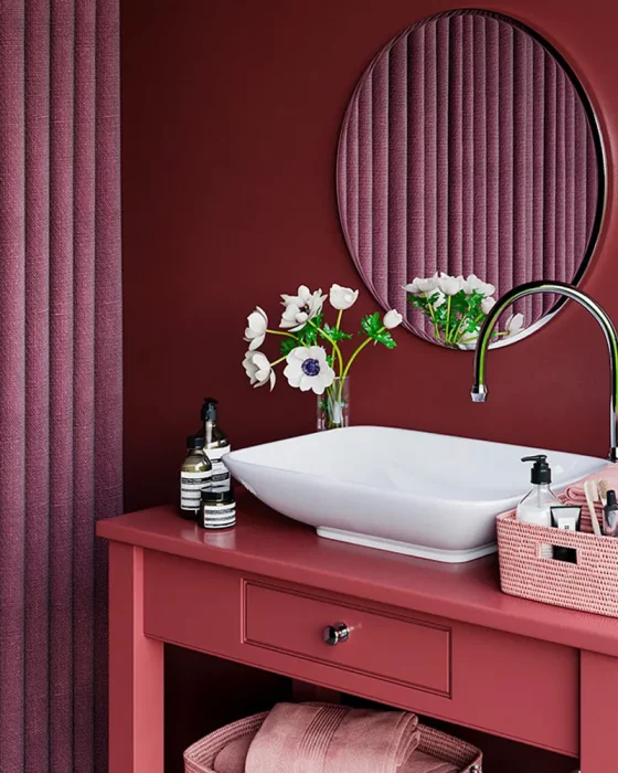 deco salle de bain campagne meuble sous vasque rouge