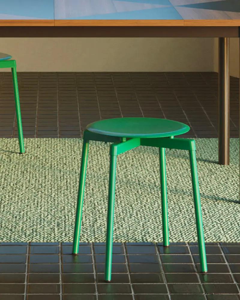 tabouret empilable metal vert