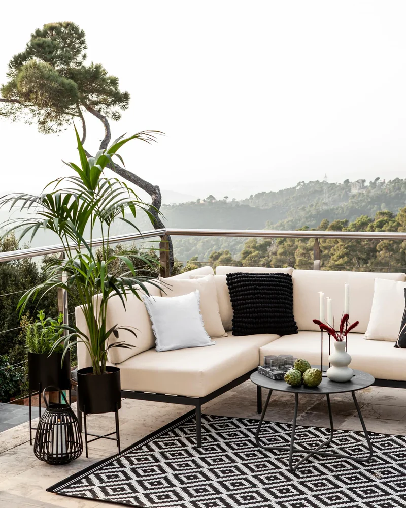 salon jardin beige noir