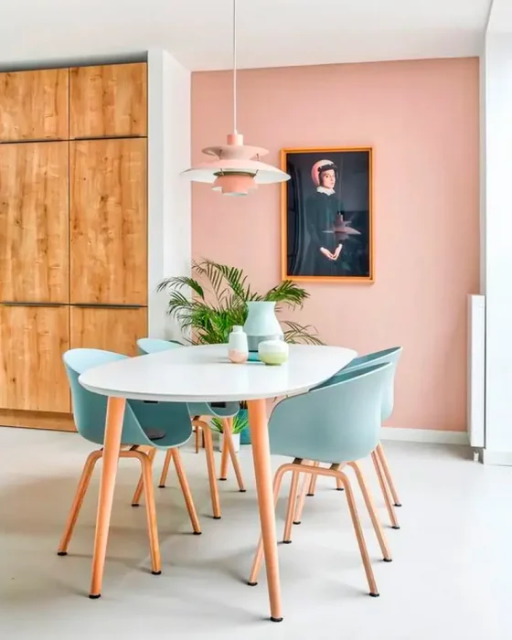 mur rose deco salle a manger scandinave