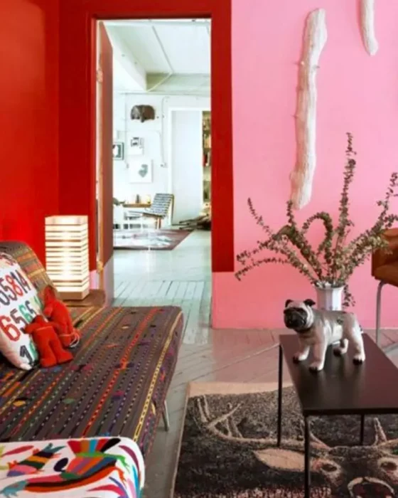 deco salon mur rose rouge