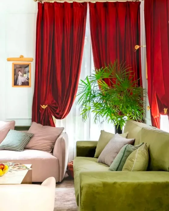 deco salon chic rideaux rouges
