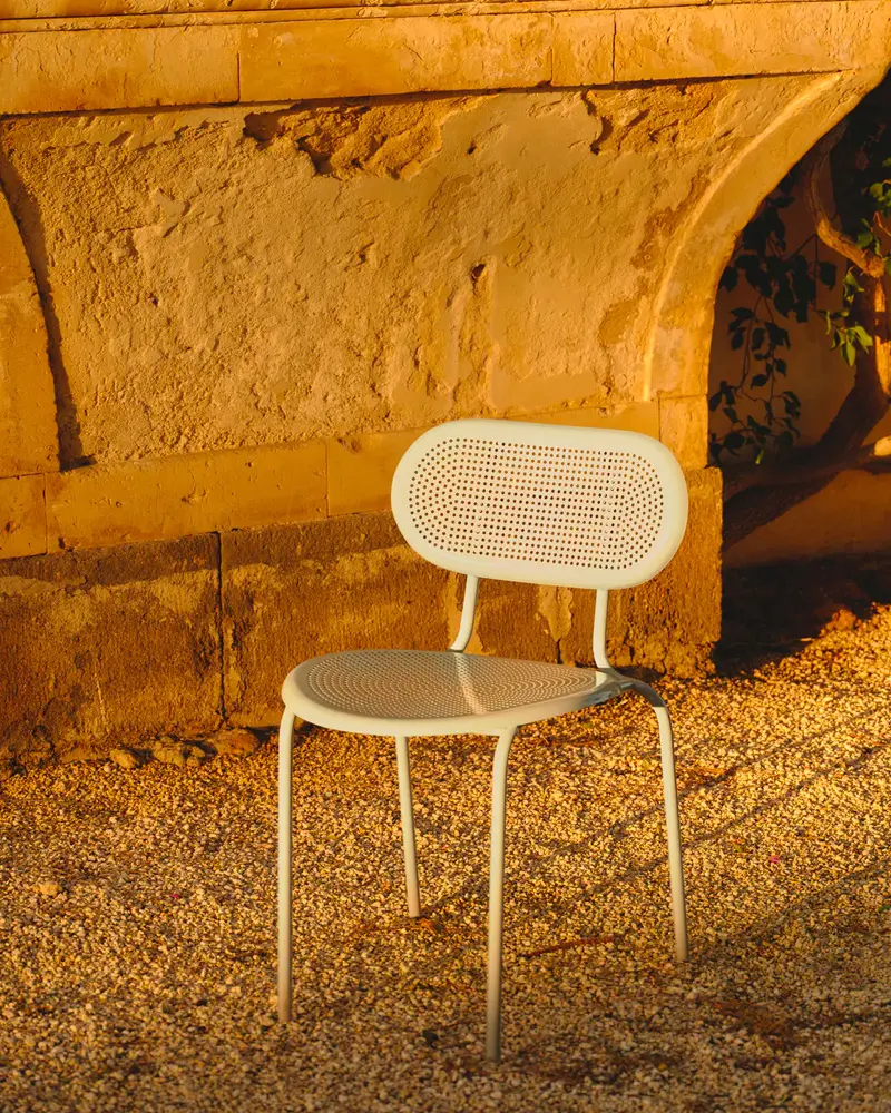 chaise jardin metal perfore blanche