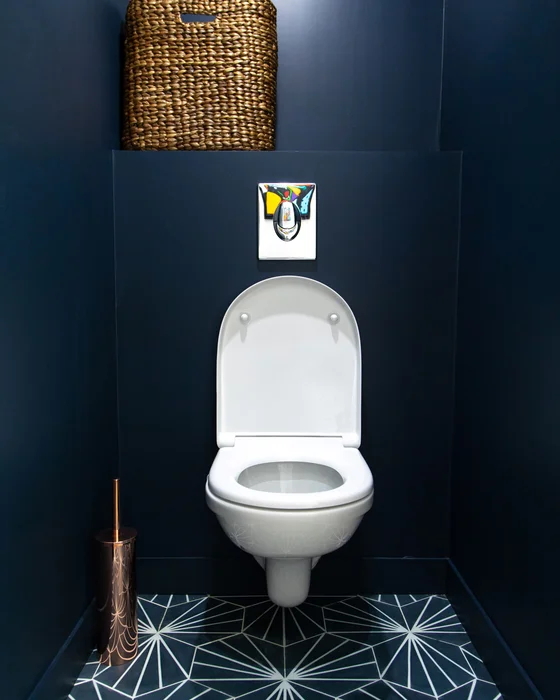 deco toilettes wc moderne bleu nuit